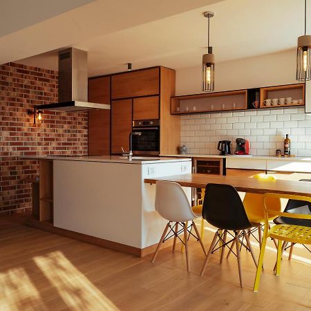 Central Modern Design Apartment Bukarest Kültér fotó