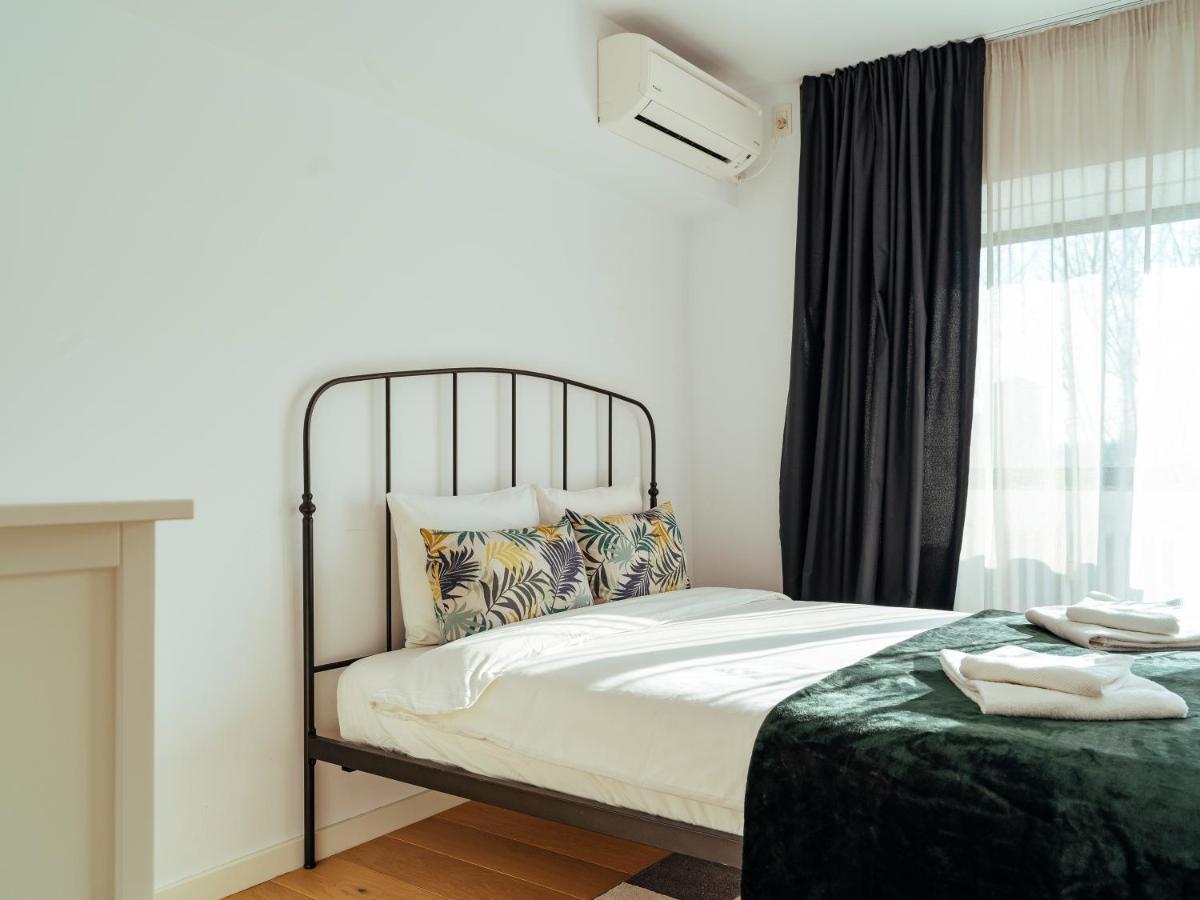 Central Modern Design Apartment Bukarest Kültér fotó
