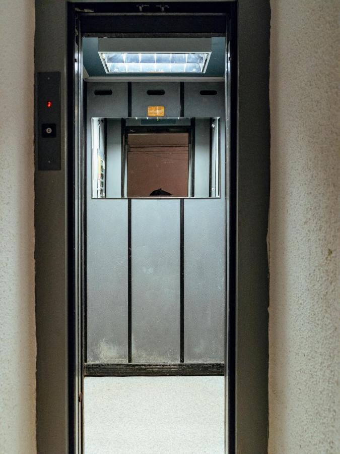 Central Modern Design Apartment Bukarest Kültér fotó