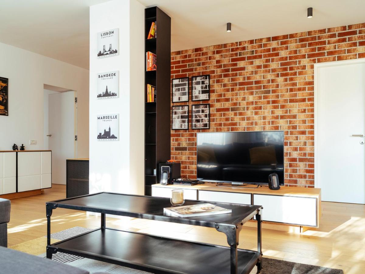 Central Modern Design Apartment Bukarest Kültér fotó
